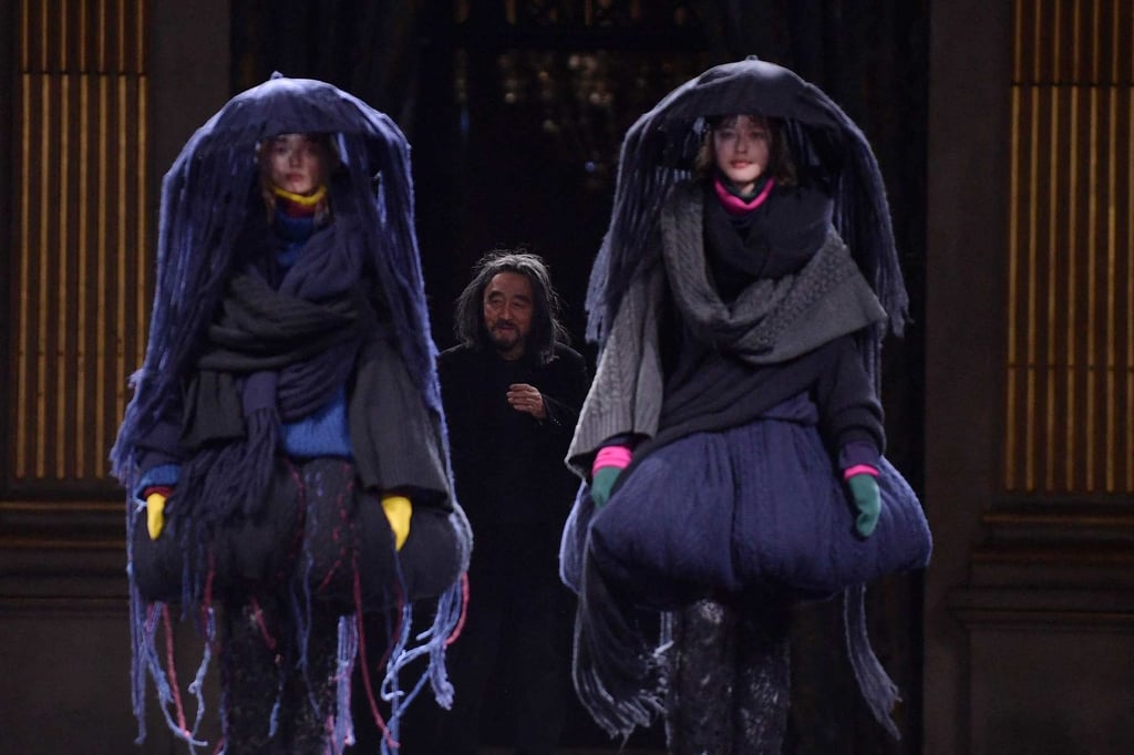 Japanese fashion designer Yohji Yamamoto acknowledges the audience at the end of his autumn/winter 2022-2023 collection fashion show during the Paris Womenswear Fashion Week, in Paris, on March 4. Photo: AFP