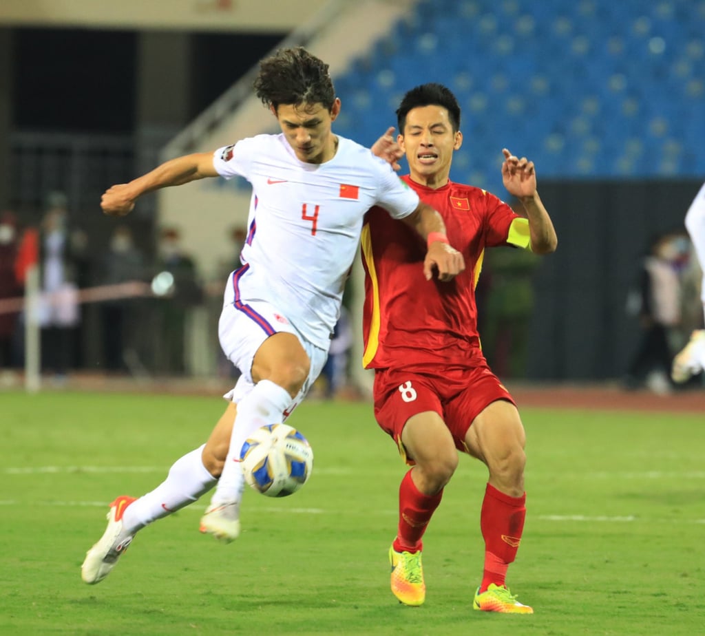 Wang Shenchao (left) of China vies with Do Hung Dung of Vietnam during the Fifa World Cup Qualifier in Hanoi where China lost 1-3. Photo: Xinhua Wang Shenchao (left) of China vies with Do Hung Dung of Vietnam during the Fifa World Cup Qualifier in Hanoi where China lost 1-3. Photo: Xinhua