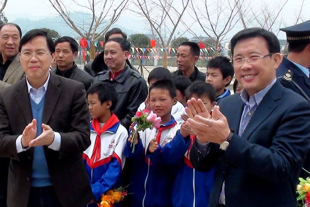 This photo taken on April 5, 2011 shows Liang Wengen (R), the co-founder of Chinese machinery company Sany Heavy Industry, during a charity event in his home town of Lianyuan in Hunan province. Photo: AFP This photo taken on April 5, 2011 shows Liang Wengen (R), the co-founder of Chinese machinery company Sany Heavy Industry, during a charity event in his home town of Lianyuan in Hunan province. Photo: AFP