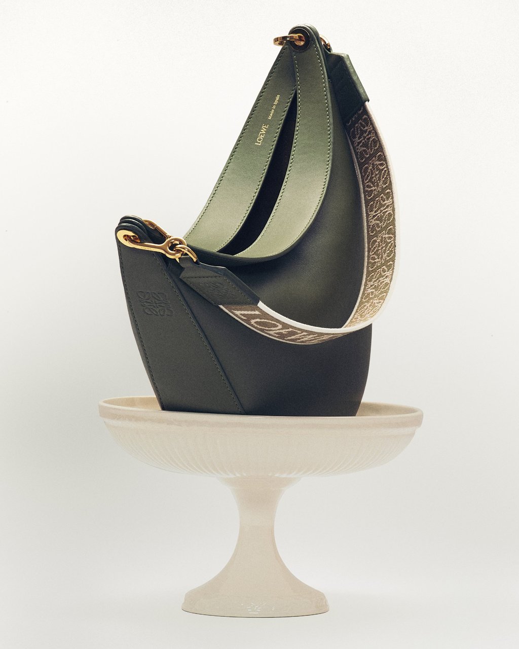 Loewe’s Luna bag is a kind of hobo bag with a long strap, allowing it to also be worn over the shoulder.