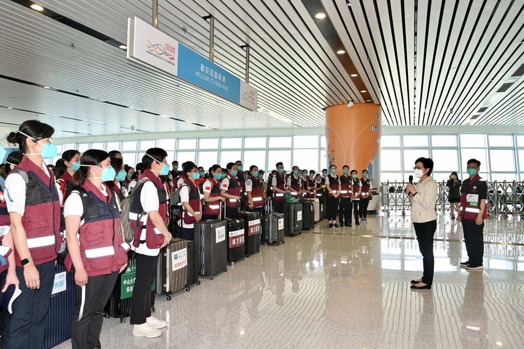 Hong Kong Chief Executive Carrie Lam welcomes medical staff from mainland China at the Heung Yuen Wai Boundary Control Point on Wednesday. Photo: SCMP Pictures Hong Kong Chief Executive Carrie Lam welcomes medical staff from mainland China at the Heung Yuen Wai Boundary Control Point on Wednesday. Photo: SCMP Pictures