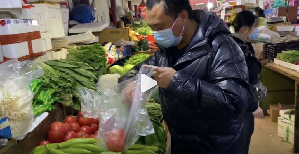Li collects groceries and vegetables for other families via WeChat before going shopping in wet markets. Photo: Handout Li collects groceries and vegetables for other families via WeChat before going shopping in wet markets. Photo: Handout