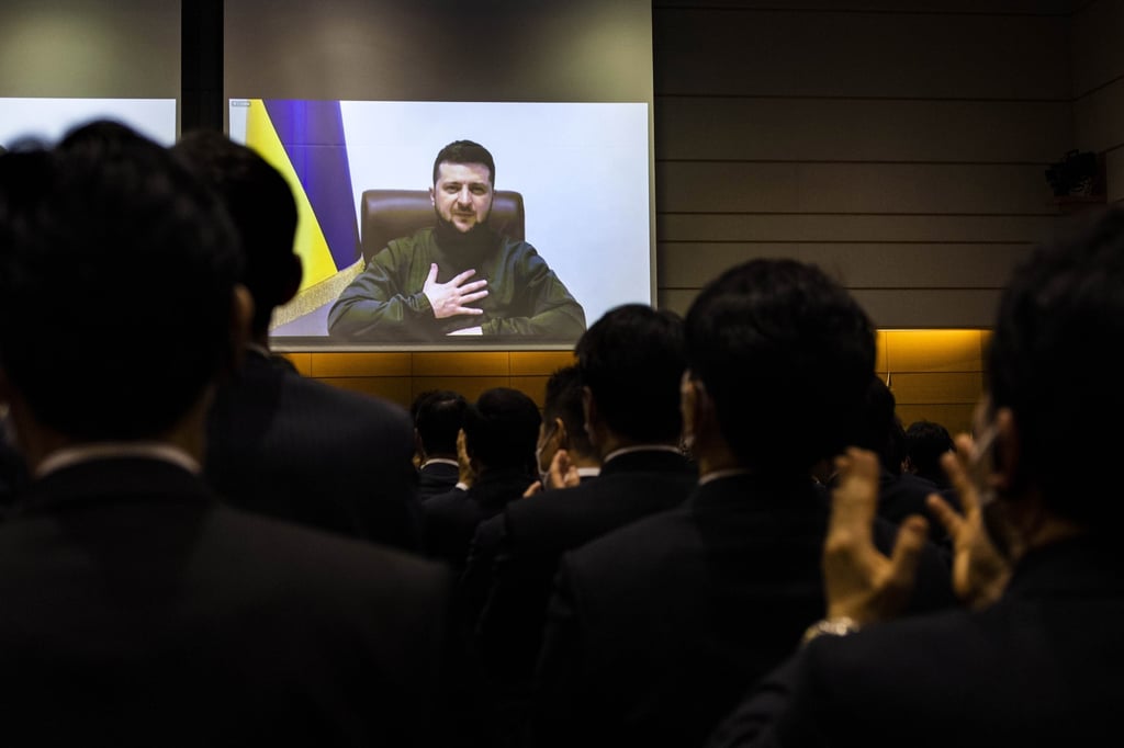 Japan’s lower house parliament applaud Ukrainian President Volodymyr Zelensky’s speech. Photo: EPA/EFE Japan’s lower house parliament applaud Ukrainian President Volodymyr Zelensky’s speech. Photo: EPA/EFE