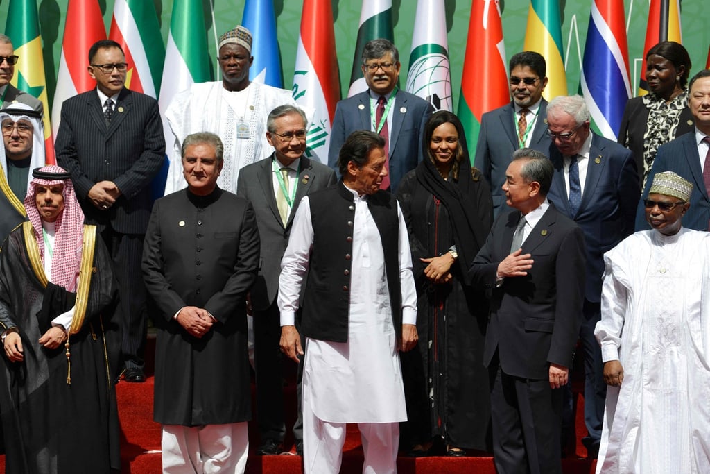 Wang Yi (second right) and Pakistani Prime Minister Imran Khan ahead of an OIC photo op. Photo: AFP Wang Yi (second right) and Pakistani Prime Minister Imran Khan ahead of an OIC photo op. Photo: AFP