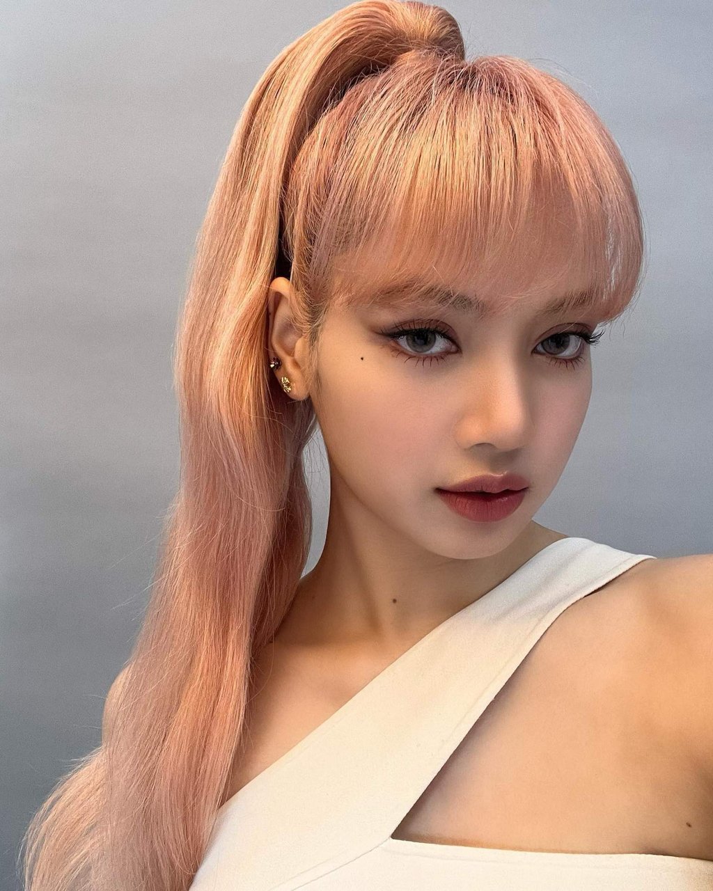 When you’re Lisa, one fourth of Blackpink, the biggest girl group in the world, you tend to have an outsize impact. Photo: @lalalalisa_m/Instagram