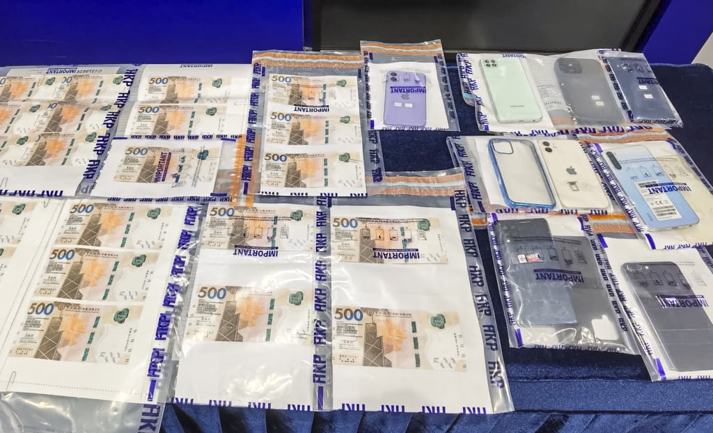 Police seized bank cards, phones, electronic devices and fake banknotes during the operation. Photo: Handout Police seized bank cards, phones, electronic devices and fake banknotes during the operation. Photo: Handout
