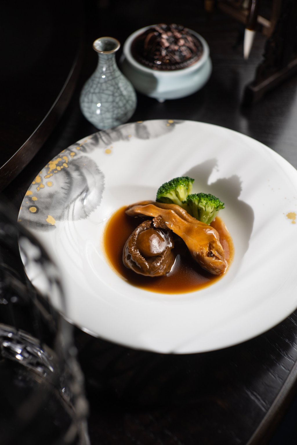 Braised whole Yoshihama abalone with goose web in oyster sauce. Photo: Yue Sheraton Tung Chung Braised whole Yoshihama abalone with goose web in oyster sauce. Photo: Yue Sheraton Tung Chung