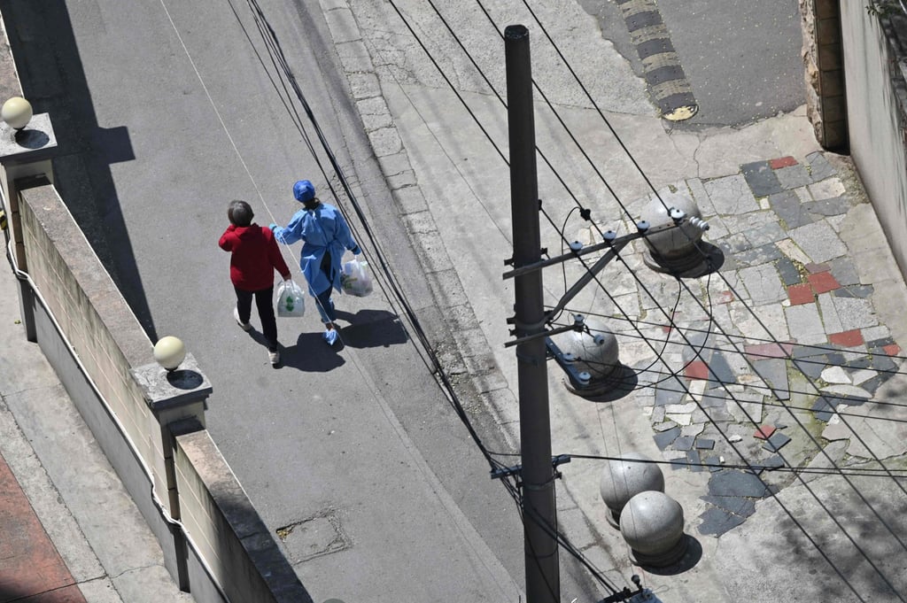 Some residents have formed groups to make bulk food orders. Photo: AFP Some residents have formed groups to make bulk food orders. Photo: AFP