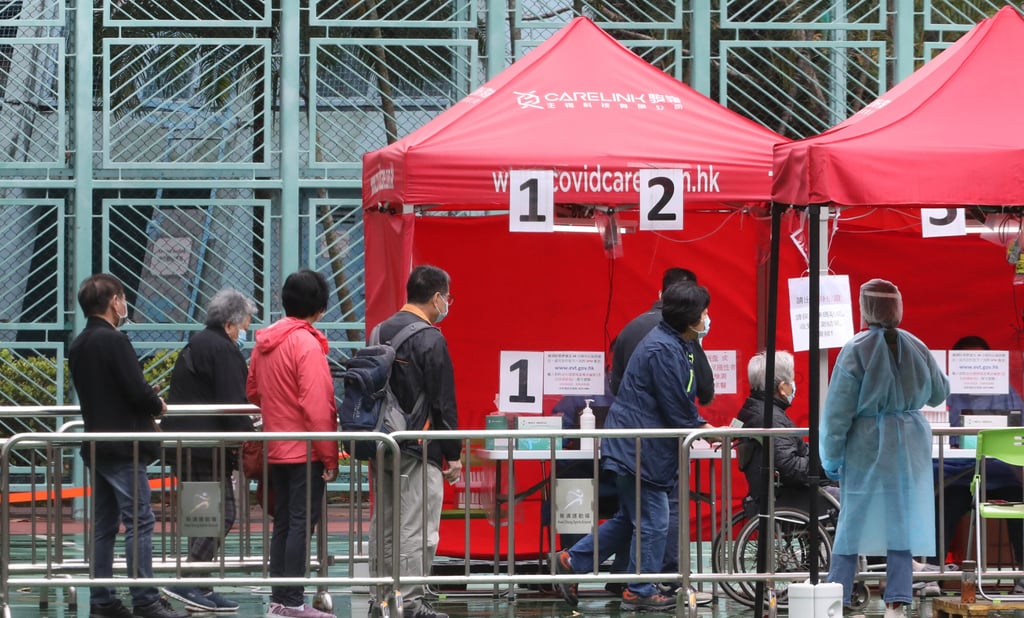People queue up for Covid-19 testing at a mobile station in Kwai Fong. Photo: Jelly Tse