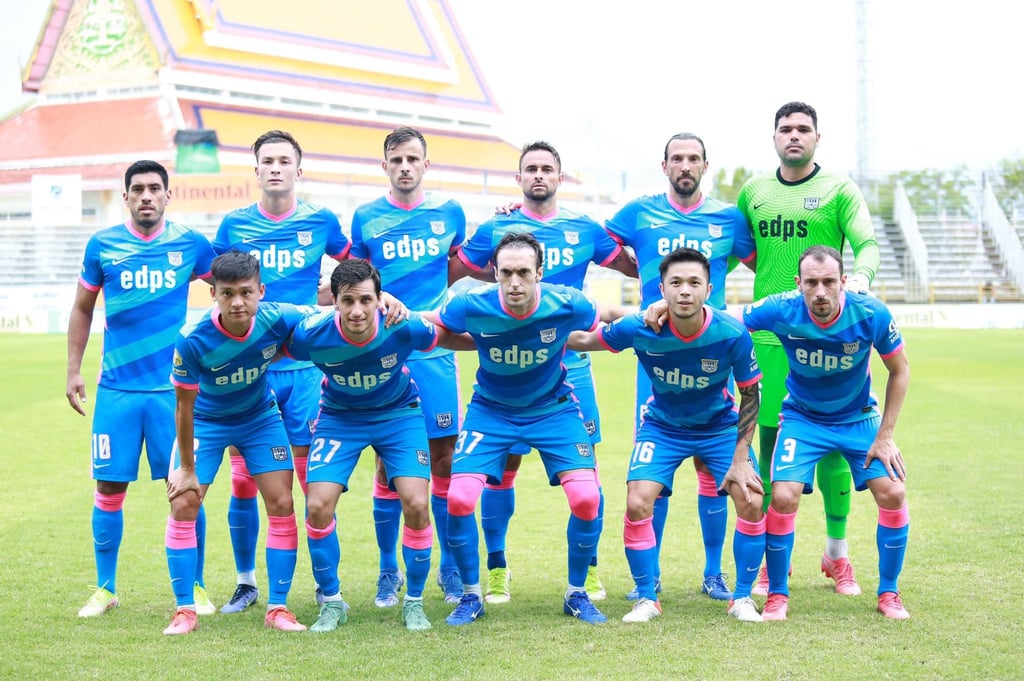 Dani Cancela (right, first row) in the starting line-up of Kitchee’s first training match. Photo: Kitchee