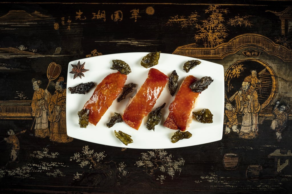 Wing Lei’s tea smoked crispy chicken. Photo: Wynn Macau