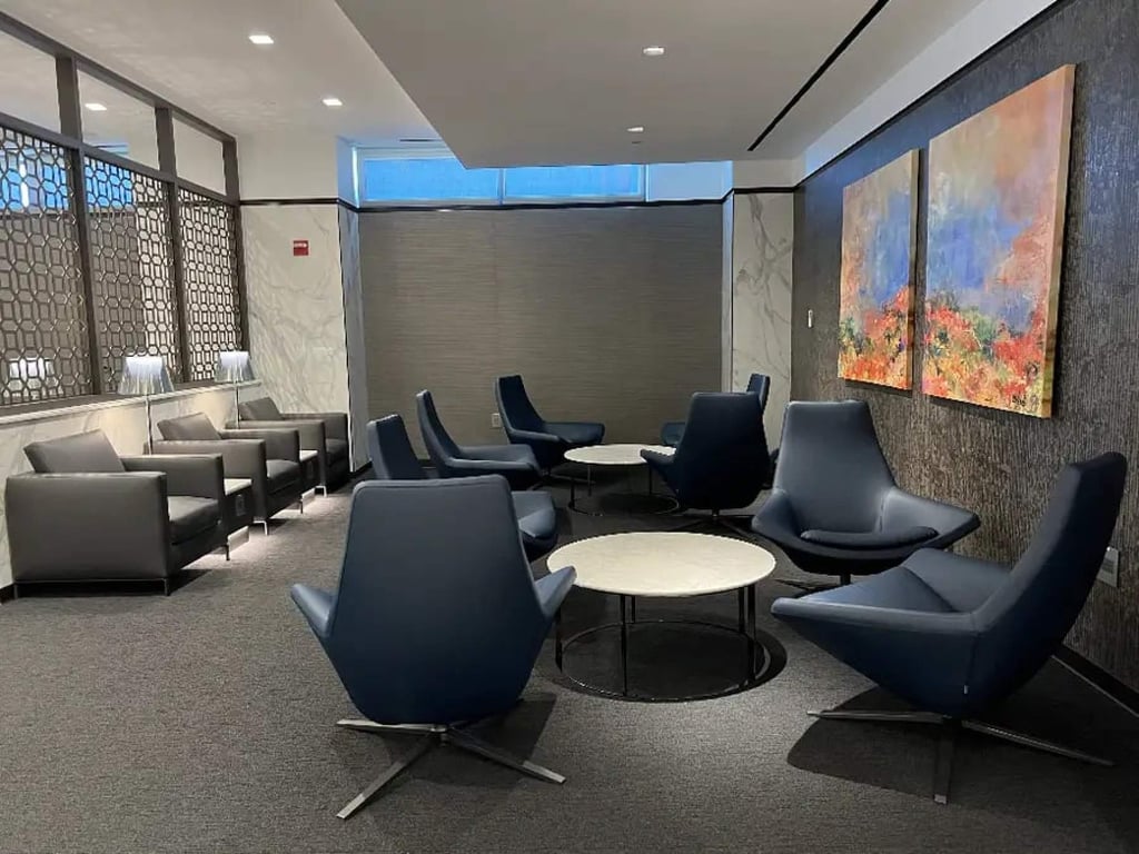 United Polaris lounge at Washington Dulles airport. Photo: Taylor Rains/Insider
