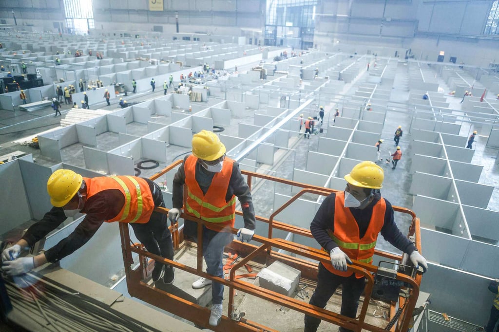 Workers putting together makeshift hospital beds for Covid-19 coronavirus patients in Shanghai on April 7, 2022. Photo: Agence France-Presse Workers putting together makeshift hospital beds for Covid-19 coronavirus patients in Shanghai on April 7, 2022. Photo: Agence France-Presse