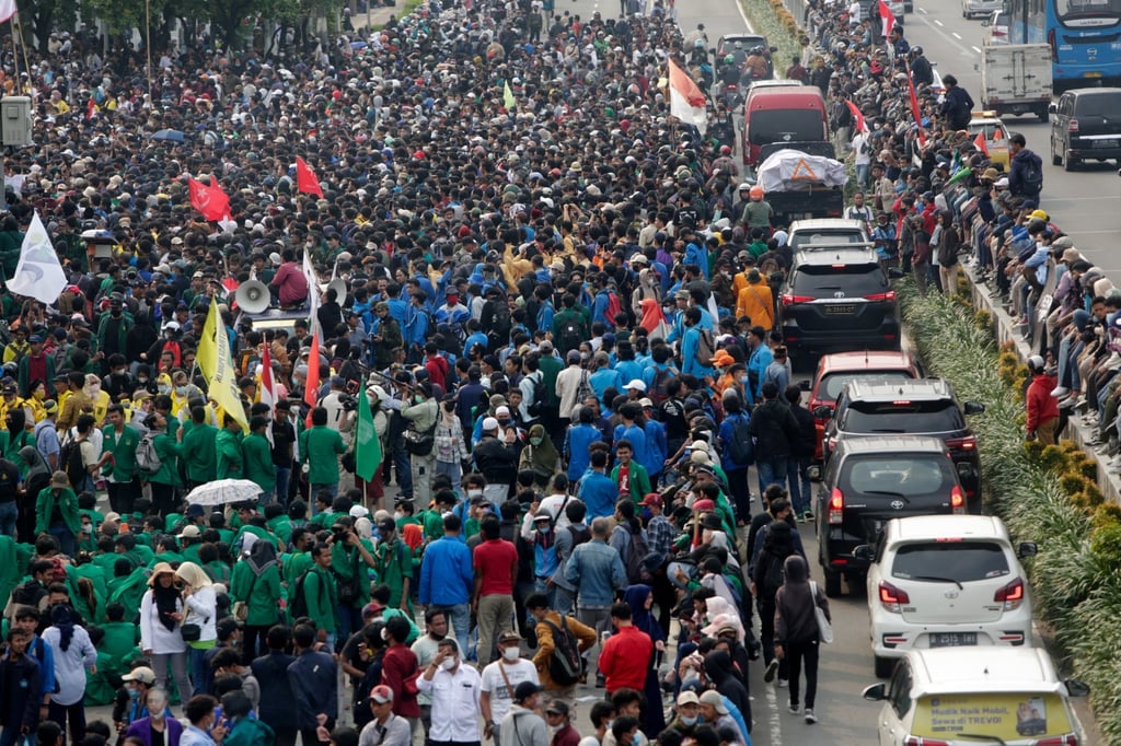 Indonesian students hold banners and flags during a rally in front of Parliament. Photo: EPA-EFE