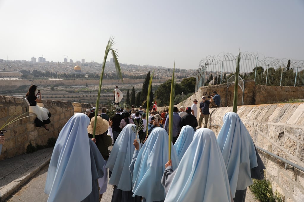 Nuns hold up palm branches during the Palm Sunday procession from the Mount of Olives, Jerusalem, Israel on April 10. Photo: EPA-EFE Nuns hold up palm branches during the Palm Sunday procession from the Mount of Olives, Jerusalem, Israel on April 10. Photo: EPA-EFE