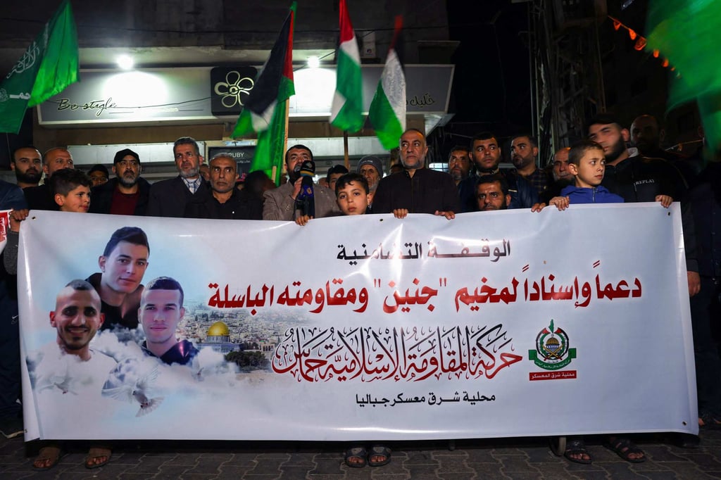 Supporters of the Palestinian Islamist movement Hamas express their solidarity with the Jenin refugee camp in the northern Gaza Strip on April 10. Photo: AFP