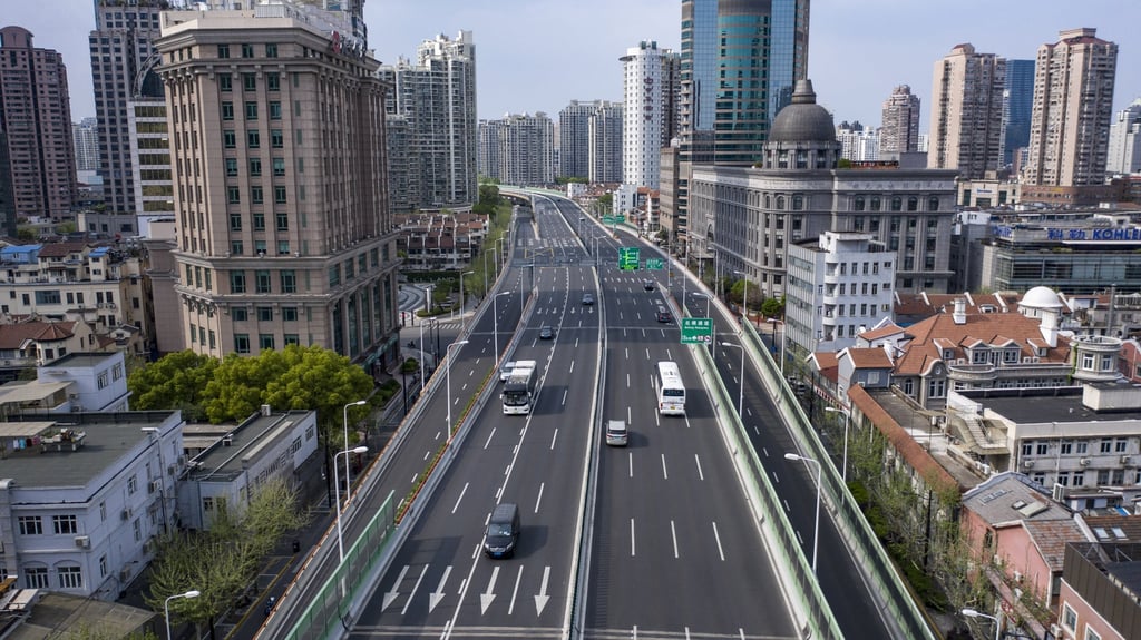 Part of Shanghai’s elevated highway, which is usually choked with bumper-to-bumper traffic on most weekdays. The highway was almost devoid of traffic on April 12, 2022, amid a citywide lockdown in place since April 5. Photo: Bloomberg.