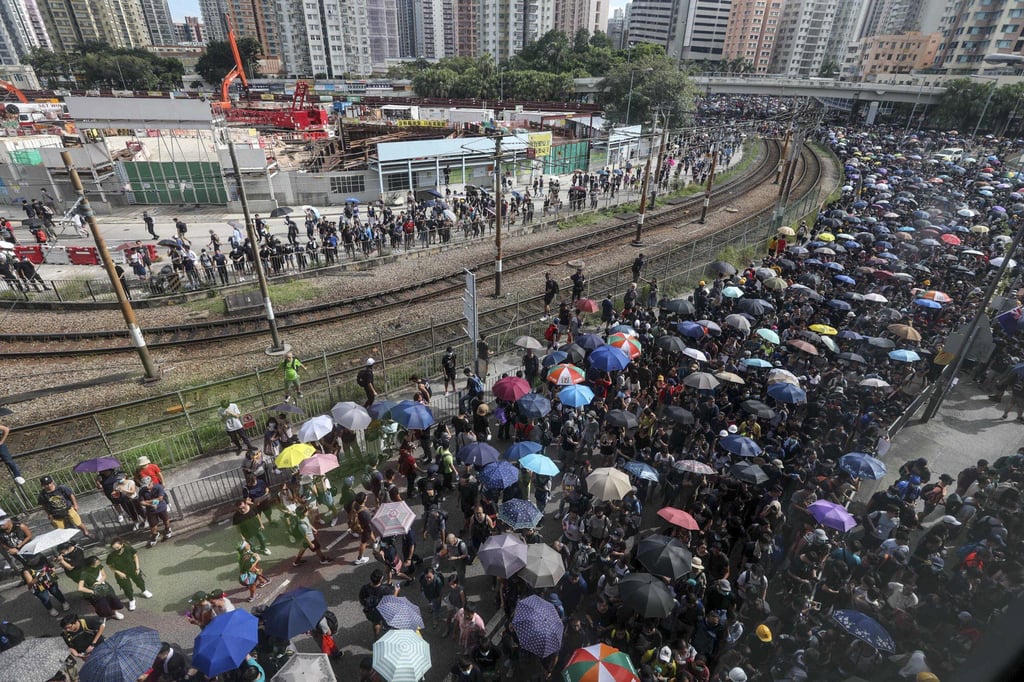 Protesters along train tracks in Yuen Long on July 27, 2019. Photo: Xiaomei Chen Protesters along train tracks in Yuen Long on July 27, 2019. Photo: Xiaomei Chen