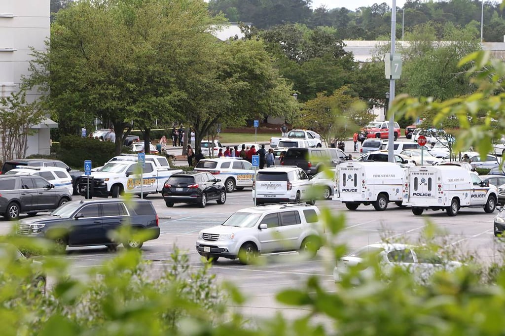 Scene outside Columbiana Centre mall after a shooting incident on Saturday in Columbia, South Carolina. Photo: The State/TNS