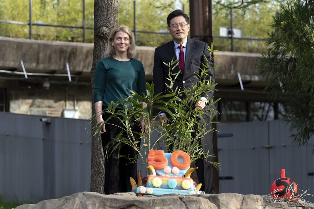 Zoo Director Brandie Smith and Chinese Ambassador to the US Qin Gang at the Smithsonian’s National Zoo and Conservation Biology Institute in Washington on April 16. Photo: AP