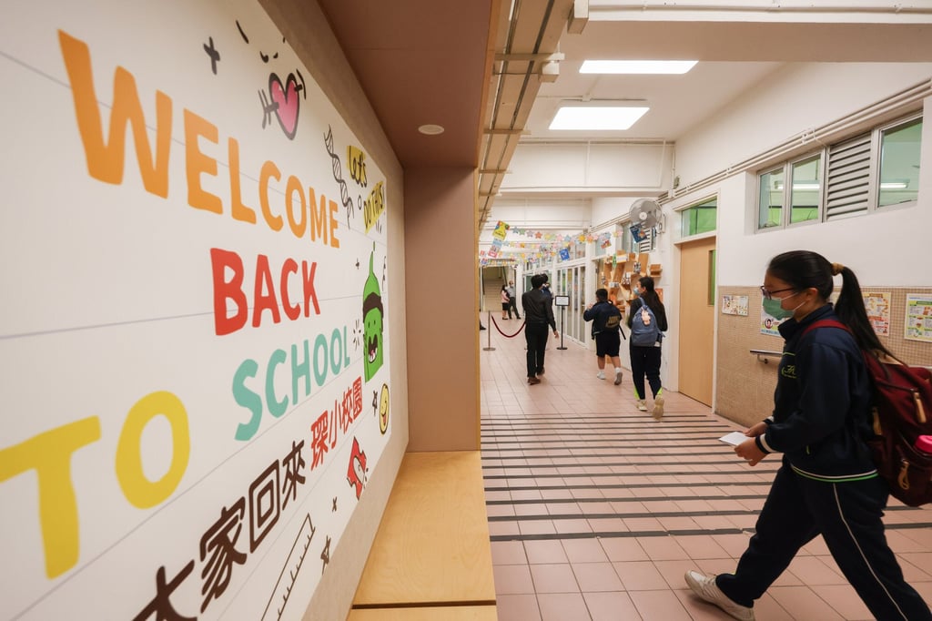 Primary school pupils return to classes at Fung Kai Liu Yun Sum Memorial School in Fanling. Photo: Jelly Tse