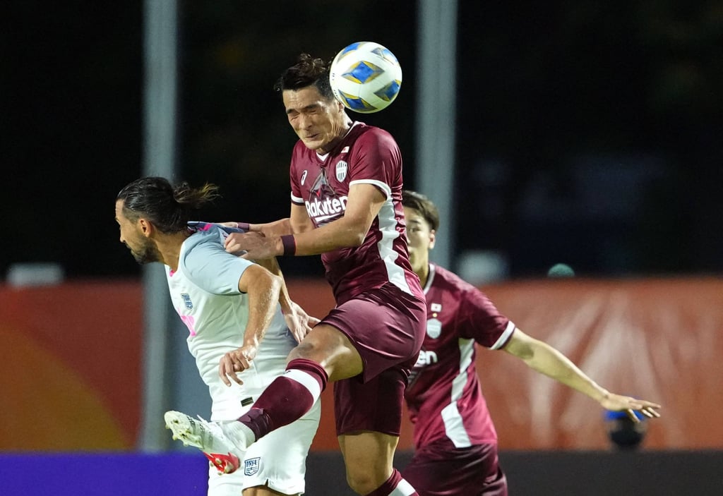Vissel Kobe’s Tomoaki Makino in action with Kitchee’s Dejan Damjanovic. Photo: Reuters