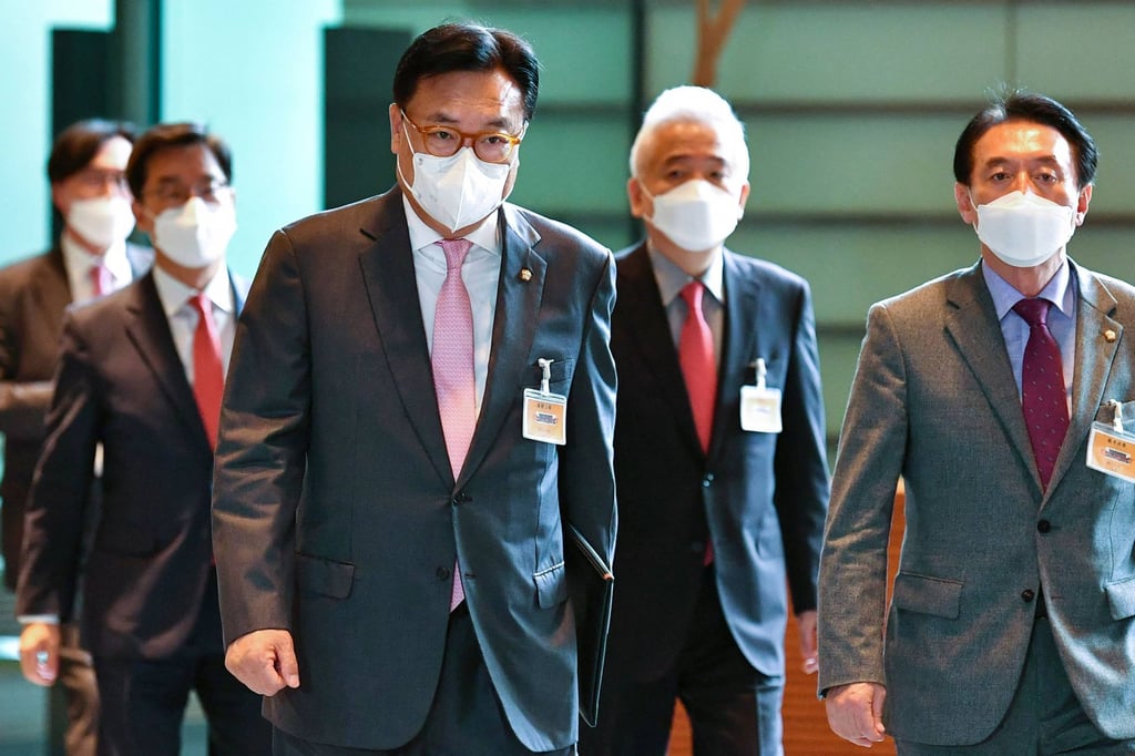 A delegation sent by South Korean president-elect Yoon Suk-yeol to Japan arrive for a meeting with Japanese Prime Minister Fumio Kishida on Tuesday. Photo: AFP A delegation sent by South Korean president-elect Yoon Suk-yeol to Japan arrive for a meeting with Japanese Prime Minister Fumio Kishida on Tuesday. Photo: AFP