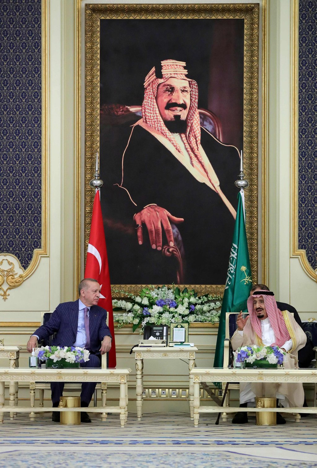 Turkish President Tayyip Erdogan (left) speaks with Saudi King Salman in Jeddah on Thursday. Photo: Turkish presidential press service via AFP