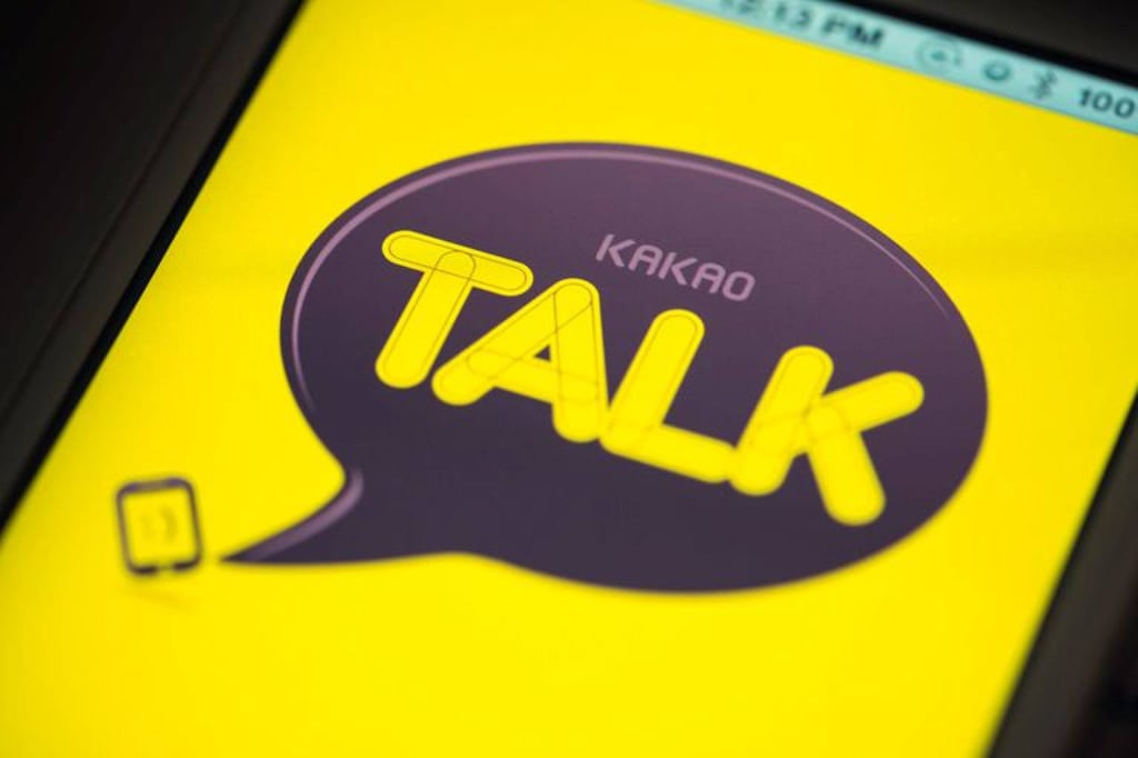 The KakaoTalk app was born after Kim Beom-su and his team were inspired by the launch of the first iPhone. Photo: @AsieHistoire/Twitter
