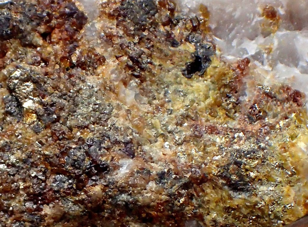 Garnet aggregates, gold-bearing pyrite, magnetite, and quartz from the Donping gold deposit in northern China. Photo: Fan Gaohua