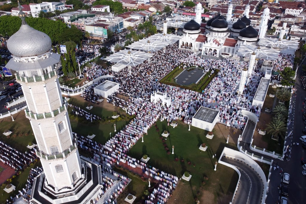 Worshippers take part in Eid al-Fitr prayers at Baiturrahman Grand Mosque in Banda Aceh, Indonesia, on Monday. Photo: EPA-EFE