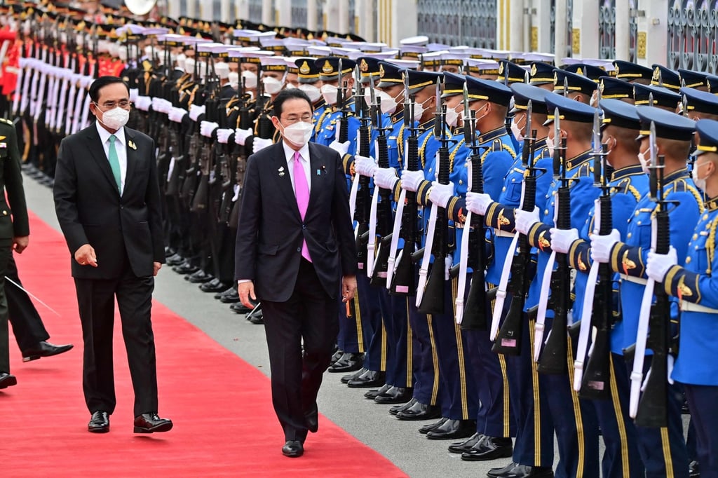 Japan’s Prime Minister Fumio Kishida, right, and Thai Prime Minister Prayut Chan-O-Cha inspect the honour guard in Bangkok. Photo: AFP