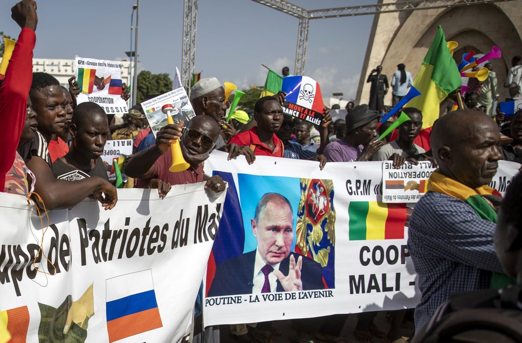 Malians demonstrate against France and in support of Russia on the 60th anniversary of the independence of the Republic of Mali in Bamako in September 2020. Photo: AP Malians demonstrate against France and in support of Russia on the 60th anniversary of the independence of the Republic of Mali in Bamako in September 2020. Photo: AP
