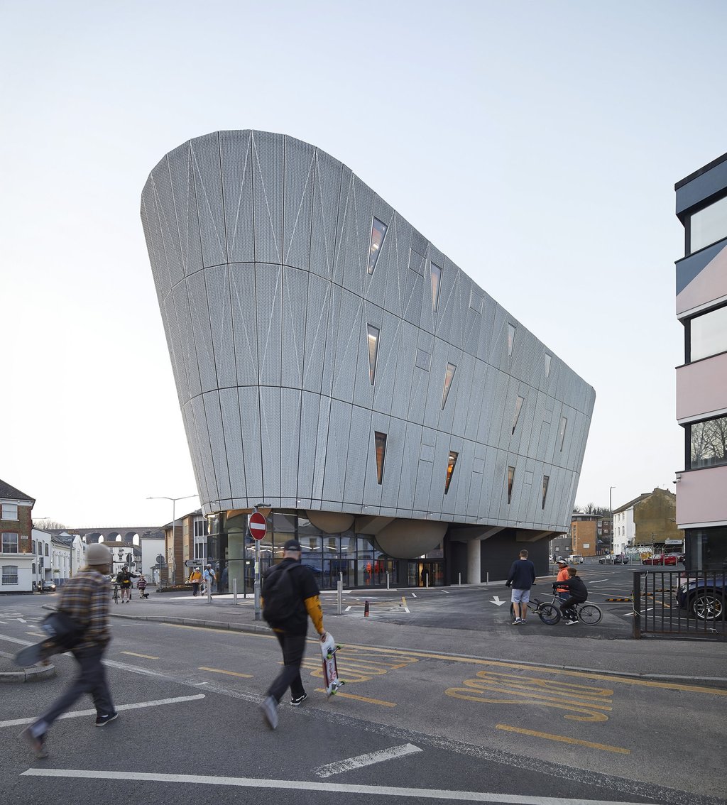 F51, in the English seaside town of Folkestone, looks like a ship’s prow. Photo: Hufton + Crow F51, in the English seaside town of Folkestone, looks like a ship’s prow. Photo: Hufton + Crow
