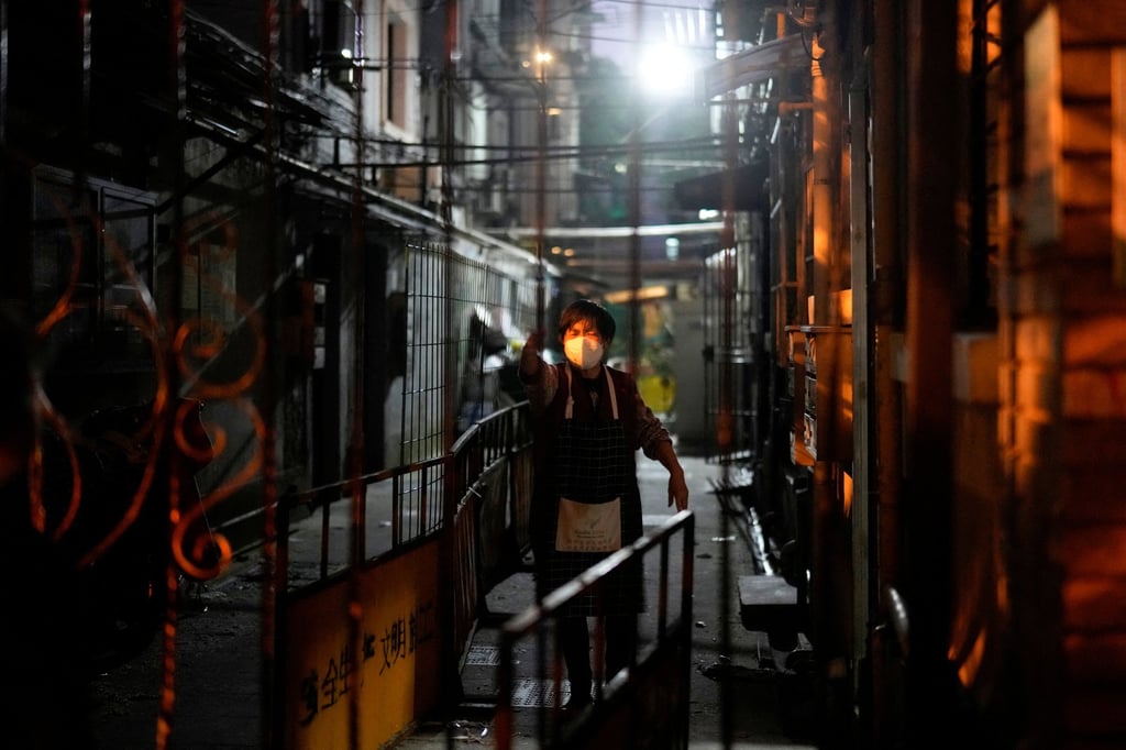 A resident behind barriers in a sealed off area in Shanghai on May 3, 2022. Photo: Reuters