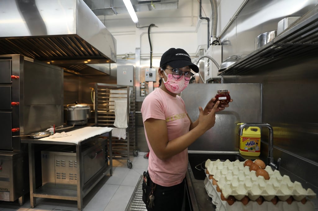 Cindy Tse holds up a jar of fish oil she made for The Kind Kitchen in Tai Kok Tsui. Photo: Xiaomei Chen Cindy Tse holds up a jar of fish oil she made for The Kind Kitchen in Tai Kok Tsui. Photo: Xiaomei Chen