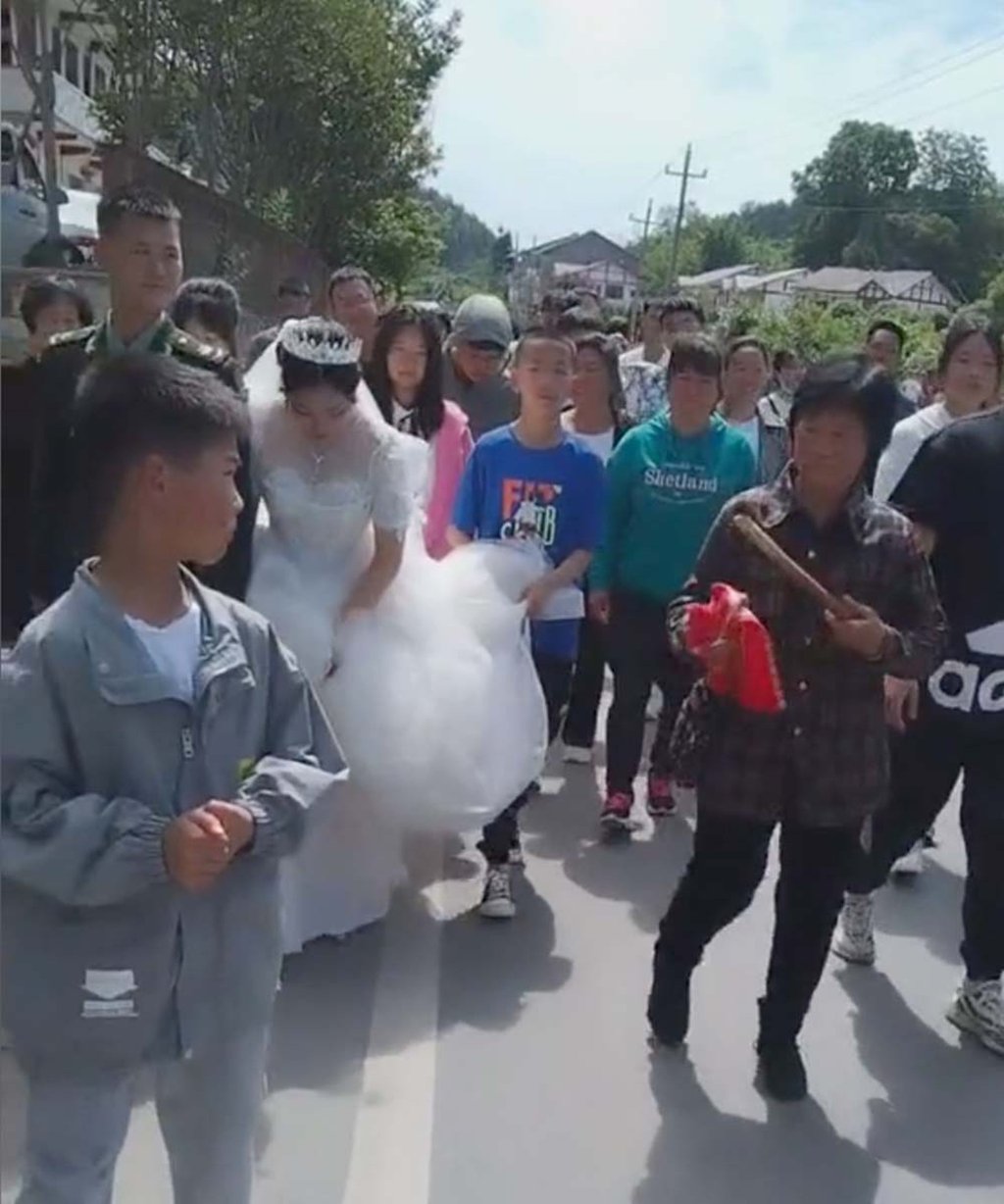 The grandma said she would smack anyone who messed with the groom. Photo: Douyin The grandma said she would smack anyone who messed with the groom. Photo: Douyin