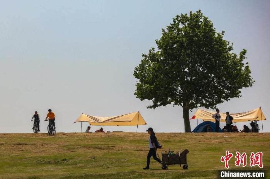 People in China have chosen to get outside rather than go on big trips amid the country’s Covid-19 outbreak. Photo: Chinanews.com