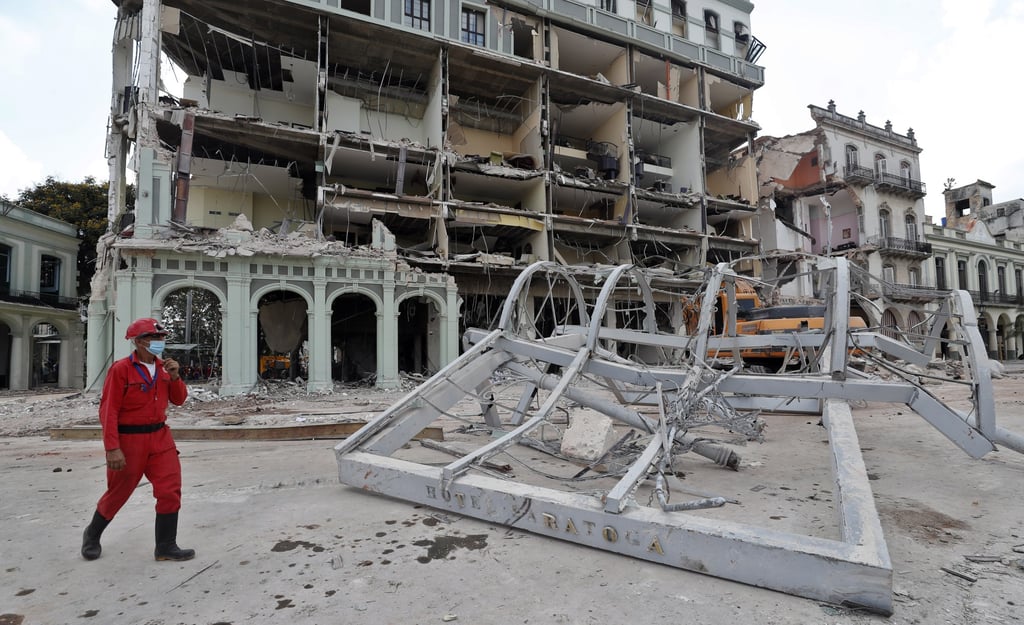 Emergency teams work at Hotel Saratoga a day after an explosion, in Havana, Cuba on May 7. Photo: EPA-EFE Emergency teams work at Hotel Saratoga a day after an explosion, in Havana, Cuba on May 7. Photo: EPA-EFE