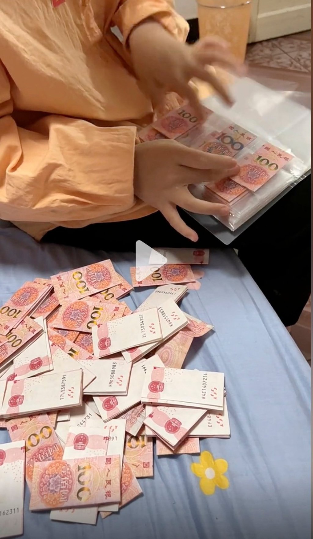 The woman was pleased to discover her daughter was so good at managing her money. Photo: Douyin