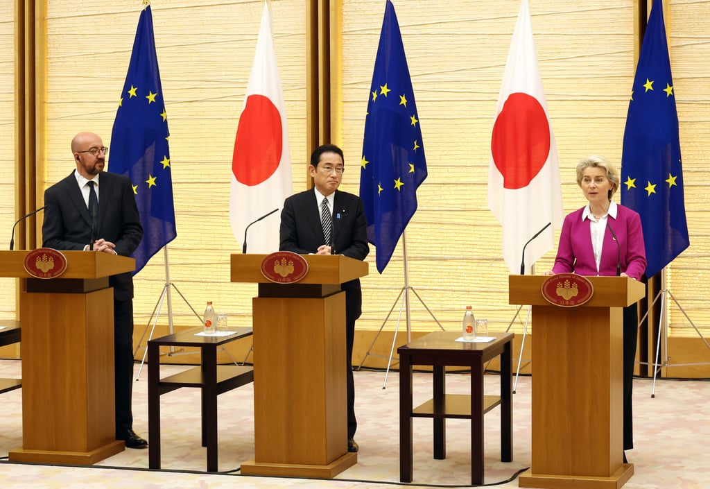(L-R) European Council President Charles Michel, Japanese Prime Minister Fumio Kishida, and European Commission President Ursula von der Leyen hold a joint press conference following their meeting at the Prime Minister’s official residence. Photo: dpa
