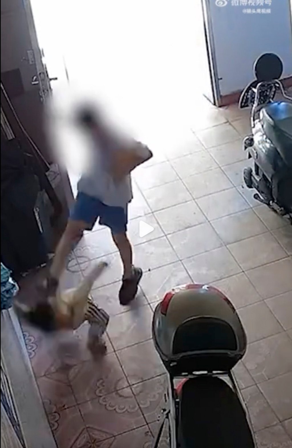 The girl suffered injuries including four teeth that had been loosened in the attack. Photo: Weibo The girl suffered injuries including four teeth that had been loosened in the attack. Photo: Weibo