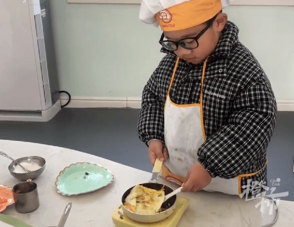 The boy’s fellow pupils at school were amazed at his abilities in the kitchen. Photo: City Express The boy’s fellow pupils at school were amazed at his abilities in the kitchen. Photo: City Express