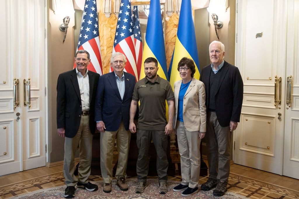 Ukrainian President Volodymyr Zelensky, centre, with US senators Mitch McConnell, second left, Susan Collins, second right, John Barrasso, left, and John Cornyn. Photo: Ukrainian Presidential Press Office via AP