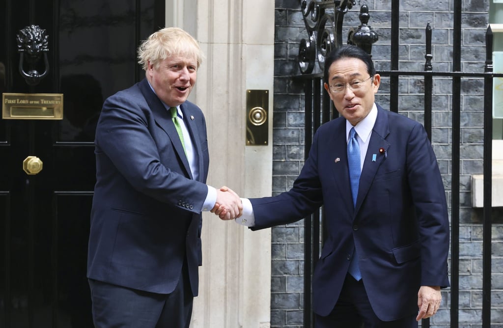 British Prime Minister Boris Johnson welcomes his Japanese counterpart Fumio Kishida to Downing Street earlier this month. Photo: Kyodo