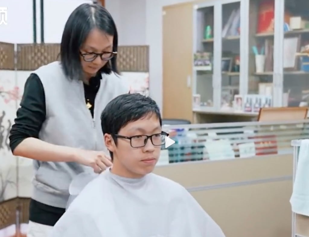 Chen cuts a student’s hair inside of her office. Photo: Weibo
