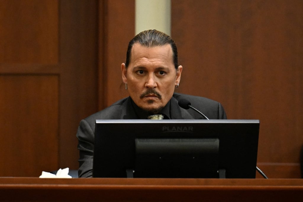 Actor Johnny Depp testifies at the Fairfax County Circuit Courthouse as his defamation case against ex-wife Amber Heard continues, in Fairfax, Virginia, on April 19. Photo: Reuters Actor Johnny Depp testifies at the Fairfax County Circuit Courthouse as his defamation case against ex-wife Amber Heard continues, in Fairfax, Virginia, on April 19. Photo: Reuters