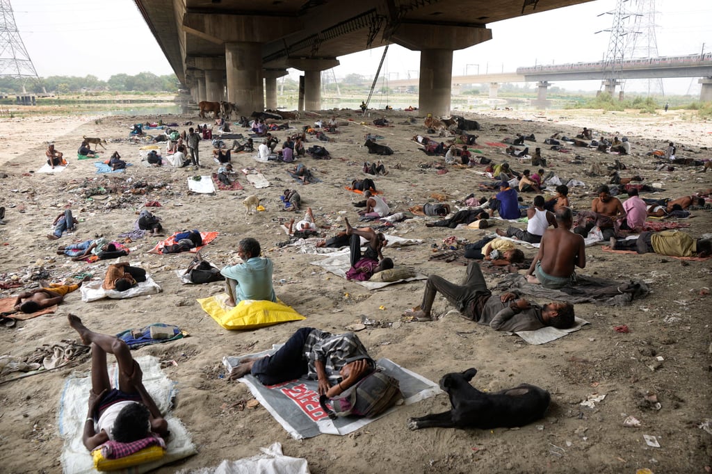Homeless people sleep in the shade of a bridge in New Delhi on Friday amid the intense heatwave. Photo: AP