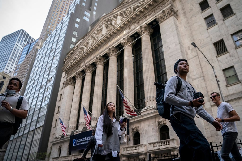 Pedestrians walk past the New York Stock Exchange on May 5. Photo: AP