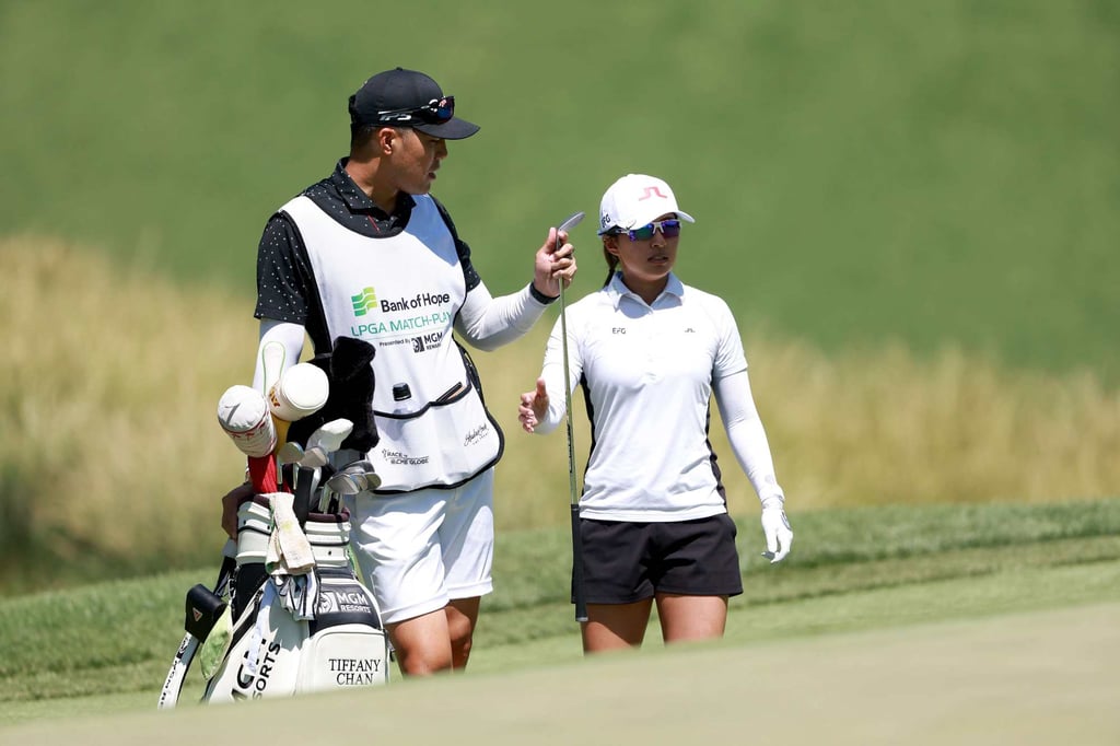 Tiffany Chan prepares to hit a shot from a bunker at the second green during the Bank of Hope LPGA Match-Play. Photo: AFP